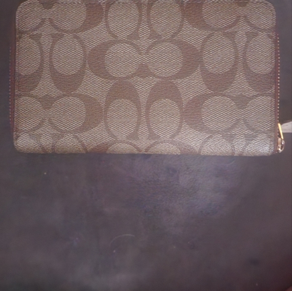 Wallet Coach - Picture 3 of 5